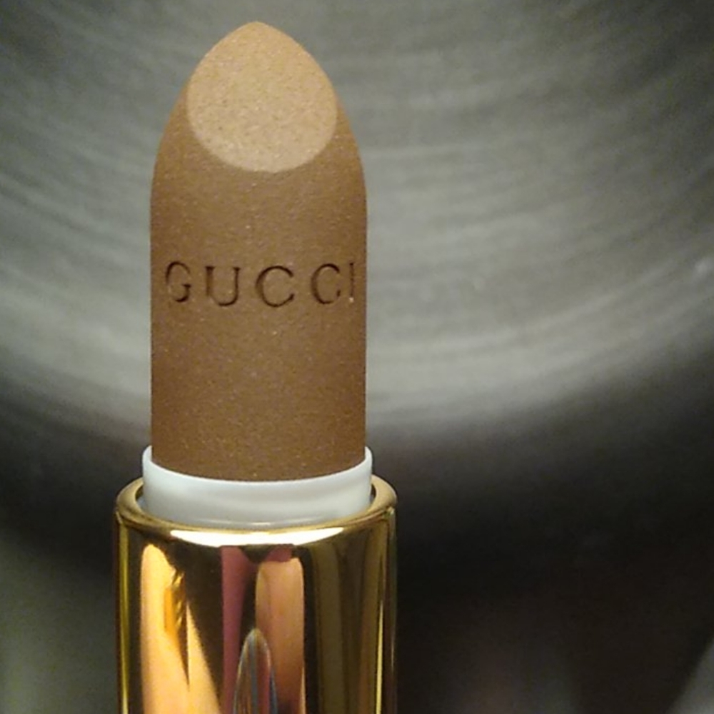 Gucci lipstick mat Elliot brown 111